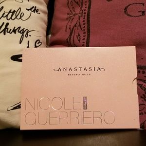 Anastasia Beverly Hills Nicole Guerriero Glow Kit